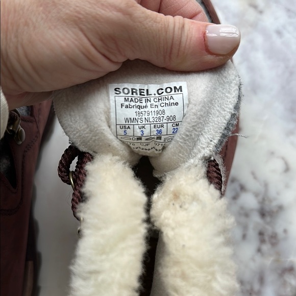 SOREL ANKLE BOOTS SZ 5 Excellent condition - Picture 9 of 9